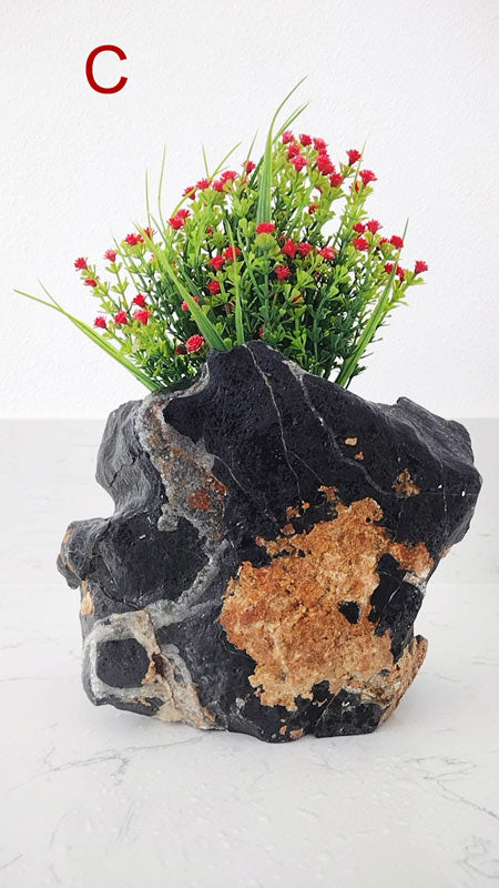 During the Tang and Song dynasties, Lingbi stone was designated a tribute item